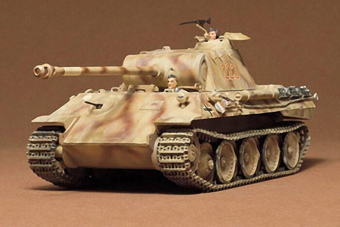 German Panther Med. Tank 1:35 Plastic Model Kit TAMIYA - Immagine 1 di 1