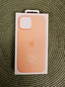 Apple Silikon Case mit MagSafe für iPhone 15 6,1" Orange Sorbet A3123 - Bild 1 von 6