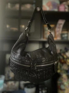 Liebeskind Schultertasche Handtasche geflochtenes Leder Reißverschluss schwarz - Bild 1 von 22