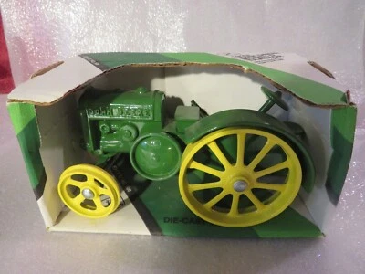 Tractor John Deere Modelo D Ertl 1923 Diecast No. Escala 500 1/16~ NUEVO EN CAJA Foto 1 de 4