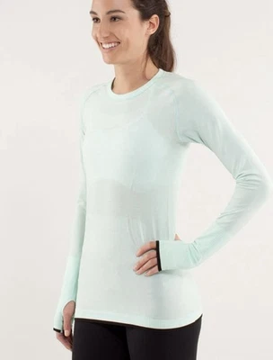 Camiseta Lululemon Swiftly Tech Manga Larga Momento Como Nueva Dobladillo Negro Talla 12 Foto 1 de 4