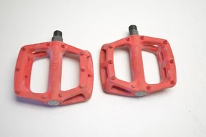 DMR BIKES V6 10 STUD RED BMX MTB BICYCLE COMPOSITE PLATFORM PEDALS 9/16" X 20TPI - Picture 1 of 3