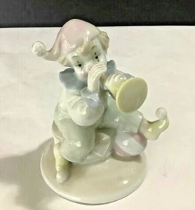 Valentino Collection "Clown Playing Trumpet” Hand-Crafted 5-1/4” Tall Figurine - Picture 1 of 5