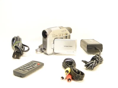 Videocámara digital Sony Handycam DCR-HC32 Mini DV NTSC Foto 1 de 4