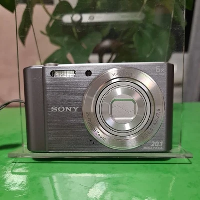 Sony Cyber-shot DSC-W810 20.1MP 6X Compact Digital + 8GB card Camera Silver vgc  - Image 1 of 4