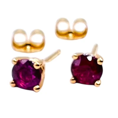 Brincos redondos de ouro amarelo 14k com rubi vermelho natural 0,60 ct 4,2 mm - Imagem 1 de 4