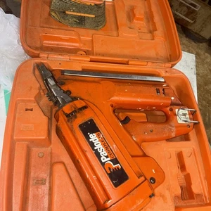 Chiodatrice cornici Paslode 900420 senza fili IMCT non testata - Foto 1 di 9