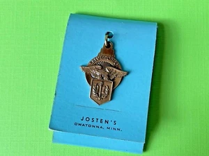 Vintage SALUTATORIAN High School Medaille Bettelarmband JOSTENS Adler Bronze - Bild 1 von 2