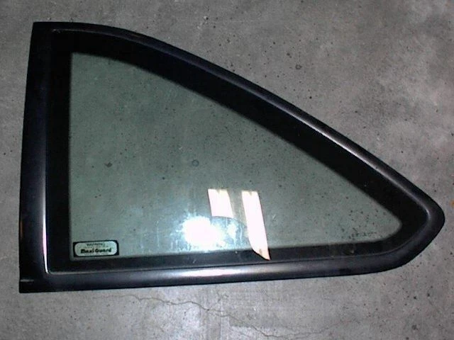 Cuarto de cristal trasero lado del conductor Ford Thunderbird 1989 a 1997 Foto 1 de 1