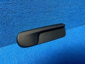 Ford Escape 2020-2022 asiento trasero derecho cubierta de ajuste mango negro fabricante de equipos originales - Imagen 1 de 9