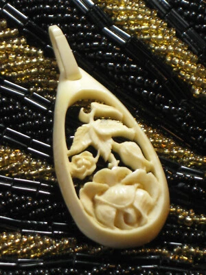 alter Anhänger für Kette 5,3cm - Rose - geschnitzt - Vintage Jugendstil - Bild 1 von 4