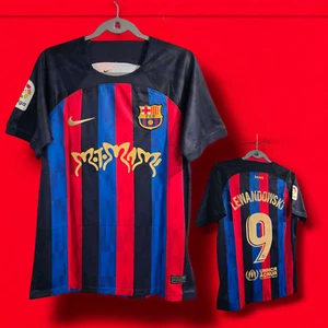 Barcelona 22/23 Home - Soccer - LEWANDOWSKI # 9 - Large (Run Small) Slim Fan - Picture 1 of 10