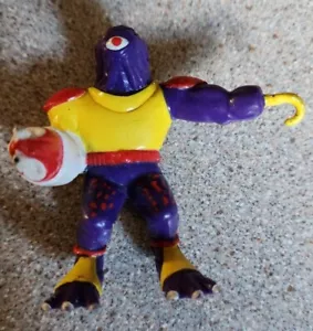 Mini figura vintage 1991 bolsa de basura racimo ojo salvaje juguete púrpura un ojo años 90 - Imagen 1 de 2