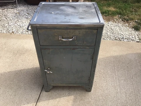 ANTIQUE METAL MEDICAL CABINET HEAVY DUTY STURDY Cover