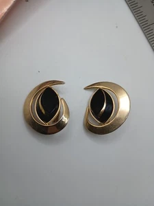 Vuntage Sarah Coventry Clip On Earrings - Picture 1 of 3