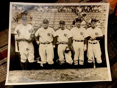 1930S BILL DICKEY TYPE 1 PHOTO NEW YORK YANKEES TEAM STADIUM MLB BASEBALL LEGEND - Image 1 of 4