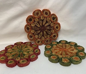 Juego De 3 Remaches Vintage Mimbre Ratán Hot Pads Tejidos Colorido MCM 1960s Floral - Imagen 1 de 7