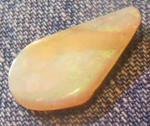 Australian Opal Specimen, 20x11x3mm 4.55ct - Picture 1 of 9