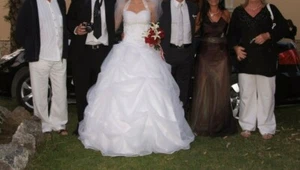 Wedding dress ( with free petticoat) fits 10/12 - Picture 1 of 7