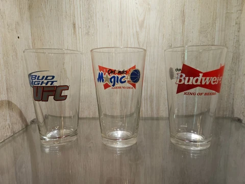 Budweiser Sponsored NBA Orlando Magic Pint Glass Lot Of 2 and 1 Bud Light UFC Cover