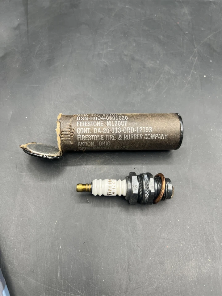老式福特雪佛兰道奇消防队 7/8 英寸 18 螺纹 SPARK PLUG NOS — 第 1/4 张图片