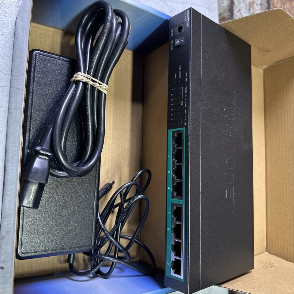 TRENDnet TPE-TG182 8-Port Gigabit PoE+ Network Switch READ - Image 1 of 4