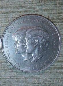 £Crown. Coin... 1981 Prince Charles and Lady Diana Royal Wedding Commemorative. - Picture 1 of 2