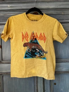 Def Leppard Soft Yellow Animal T shirt Size M - Picture 1 of 5
