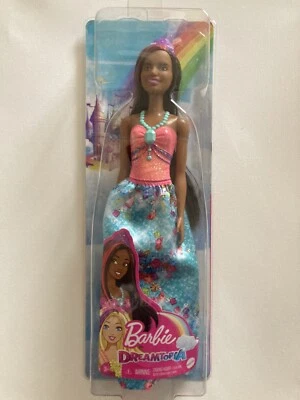 Dreamtopia Barbie Princesa Afroamericana Raya de Pelo Rosa y Tiara. ¡Nuevo!  Foto 1 de 2