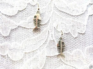 WILD PIRHANA FISH SKELETON BONE DANGLE ALLOY SILVER COLOR RIVER FISH EARRINGS - Picture 1 of 1