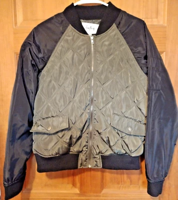 Abrigo Daytrip by Buckle Talla Grande Chaqueta Acolchada Estilo Bomber Oliva y Negro Foto 1 de 4