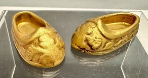 Coppia di ciabatte vintage dipinte tono oro scarpe statuine Taiwan - Foto 1 di 5