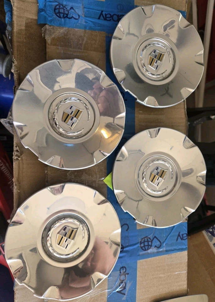 Juego de 4 tapacubos centrales de rueda cromados de 17" OEM 2005-2011 Cadillac STS  Foto 1 de 4