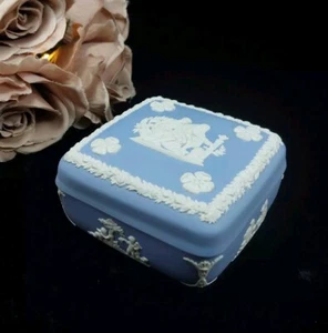 Wedgwood blau Jasperware quadratische Schmuckschatulle - 4" klassisches Relief gut - Bild 1 von 12
