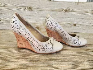 Rialto Damen Silber Cut-Out Keilabsatz geschlossene Zehenpartie – US Damengröße 6 - Bild 1 von 7