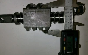 Eje de bola/tuerca de dirección Kubota B8200 - Imagen 1 de 5