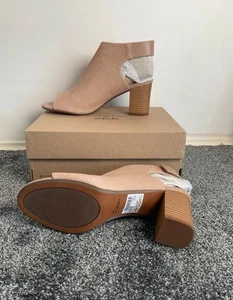 BNB Clarks Sand Nubuck Deva Bell Block Heel Sandal Size 7D - Picture 1 of 7