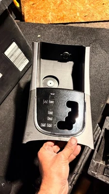 GENUINE SSANGYONG KORANDO AUTOMATIC GEAR SELECTOR Trim Surround Plastic - Image 1 of 4