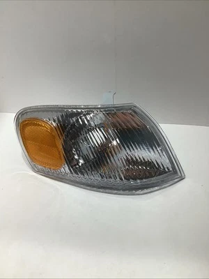 Luz de señal de giro de esquina 1998-2000 para Toyota Corolla lado del pasajero, nueva Foto 1 de 4