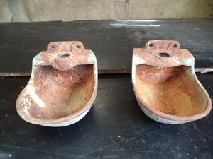 Water Bowl Cattle Sheep Drinker Cast Iron trough Pair Garden Planter Bird Bath - Picture 1 of 17