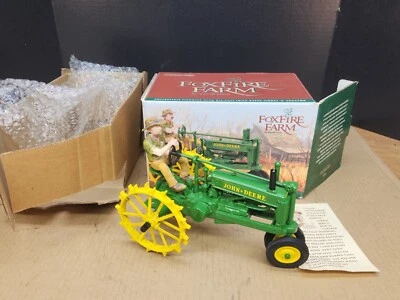 Tractor Ertl Fox Fire John Deere Modelo A con Figura Roja #5 1/16 Diecast 5702 Foto 1 de 4