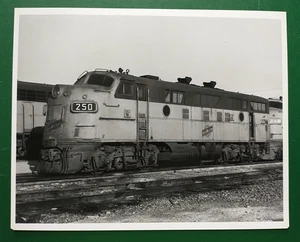 Chicago and North Western RR, F3 Oelwein IA 1974 8"x10" Black & White Photo - Picture 1 of 3