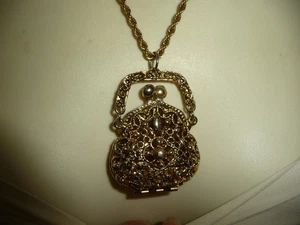 LOCKET GOLD TONE FILIGREE PURSE PENDANT W GOLD TONE CHAIN NECKLACE #10/17 - Bild 1 von 6