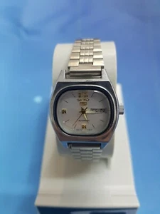 Vintage Seiko5 5 ladies watch day/date. - Picture 1 of 5