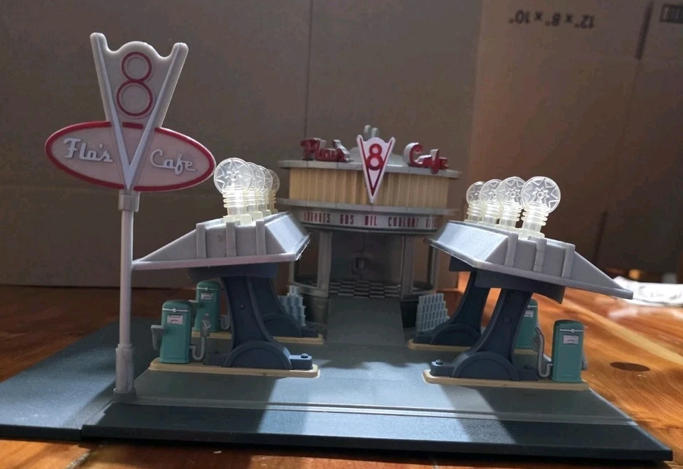 Juego de café Flo's V8 de Disney Pixar Cars  Foto 1 de 4