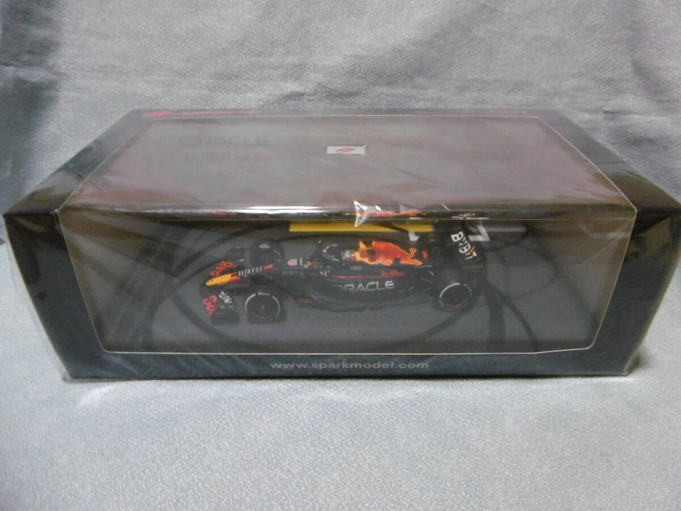 RED BULL MAX VERSTAPPEN 2022 N.1 WINNER ABU DHABI GP (W/TYRE MARKS) 1 43 Spark M