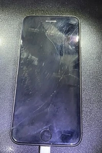 (ICLOUD Off) - A1905 GSM - Apple iPhone 8 - Black (Cracked for Parts) - Picture 1 of 2