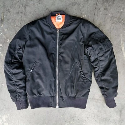Chaqueta Bomber UNIF Negra / Talla S / Chaqueta Bomber Foto 1 de 4
