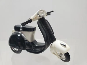Pullback 1950's Vespa or Lambretta Scooter 1:18 Scale Diecast Superior Model - Picture 1 of 5