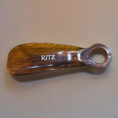 Zapato de hotel Ritz-Carlton cuerno vintage años 60 EE. UU.--EUC Foto 1 de 4